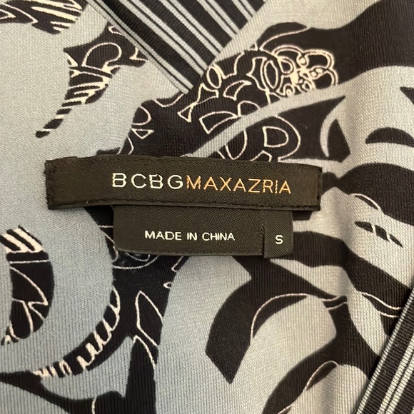 BCBGMaxAzria Blue Printed Sleeveless Wrap Top Size Small - Picture 4 of 15